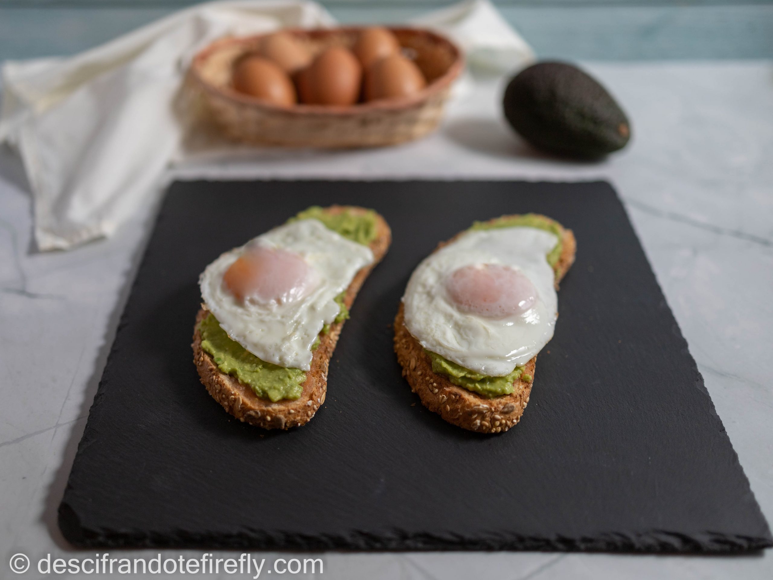 Tostas con aguacate y huevo